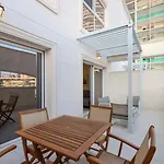 Livbnb-Modern 1Br Oasis With Stunning Terrace, Jvc