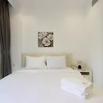 Livbnb-Modern 1Br Oasis With Stunning Terrace, Jvc