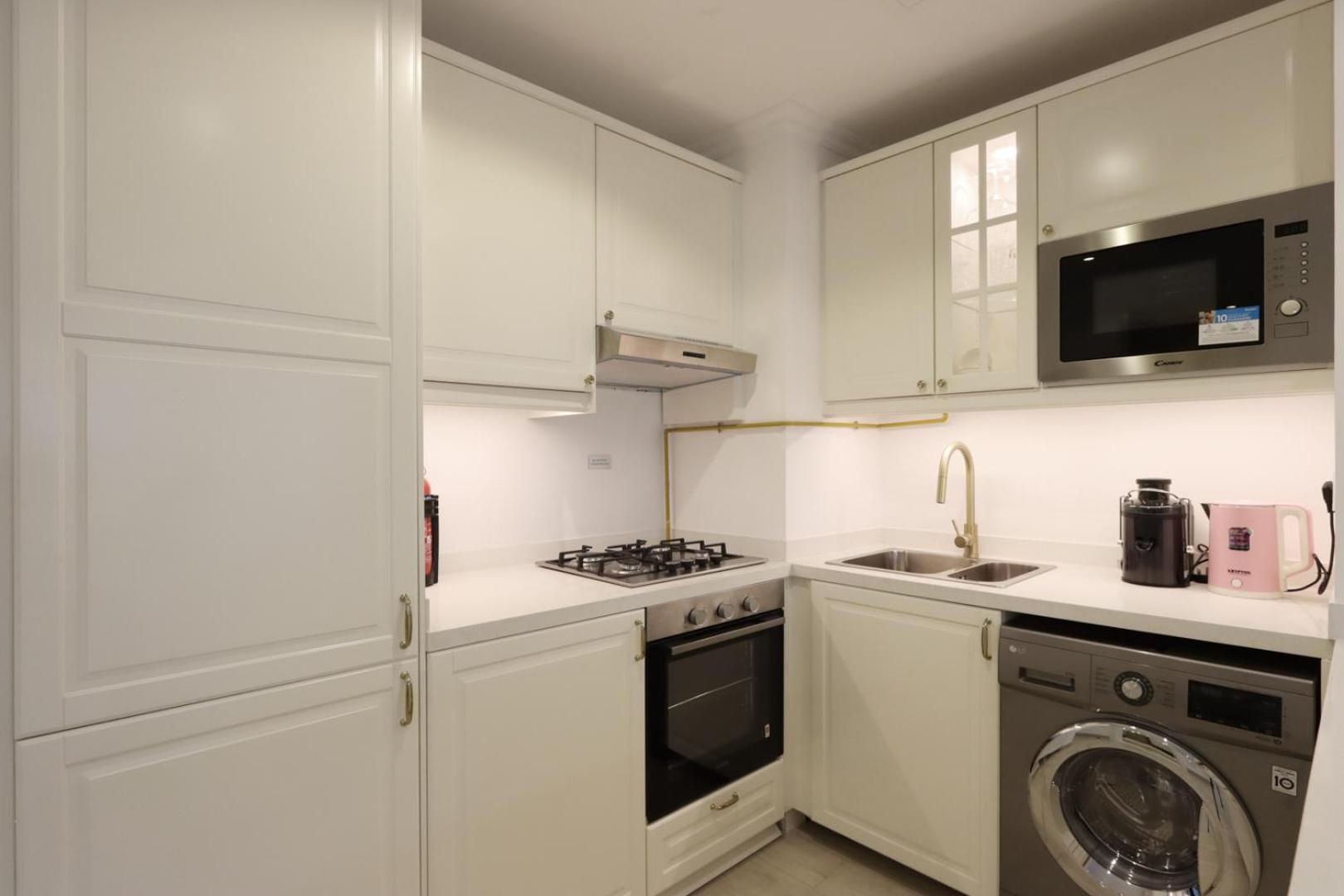 Livbnb-modern 1br Oasis With Stunning Terrace, Jvc